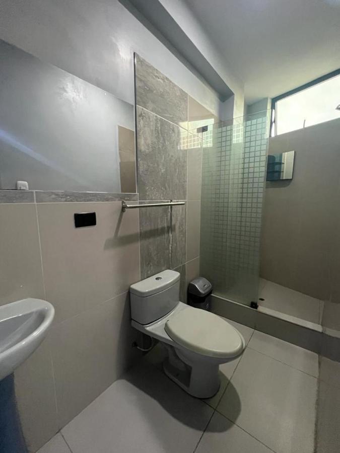 Adrian'S Hotel Пукальпа Экстерьер фото