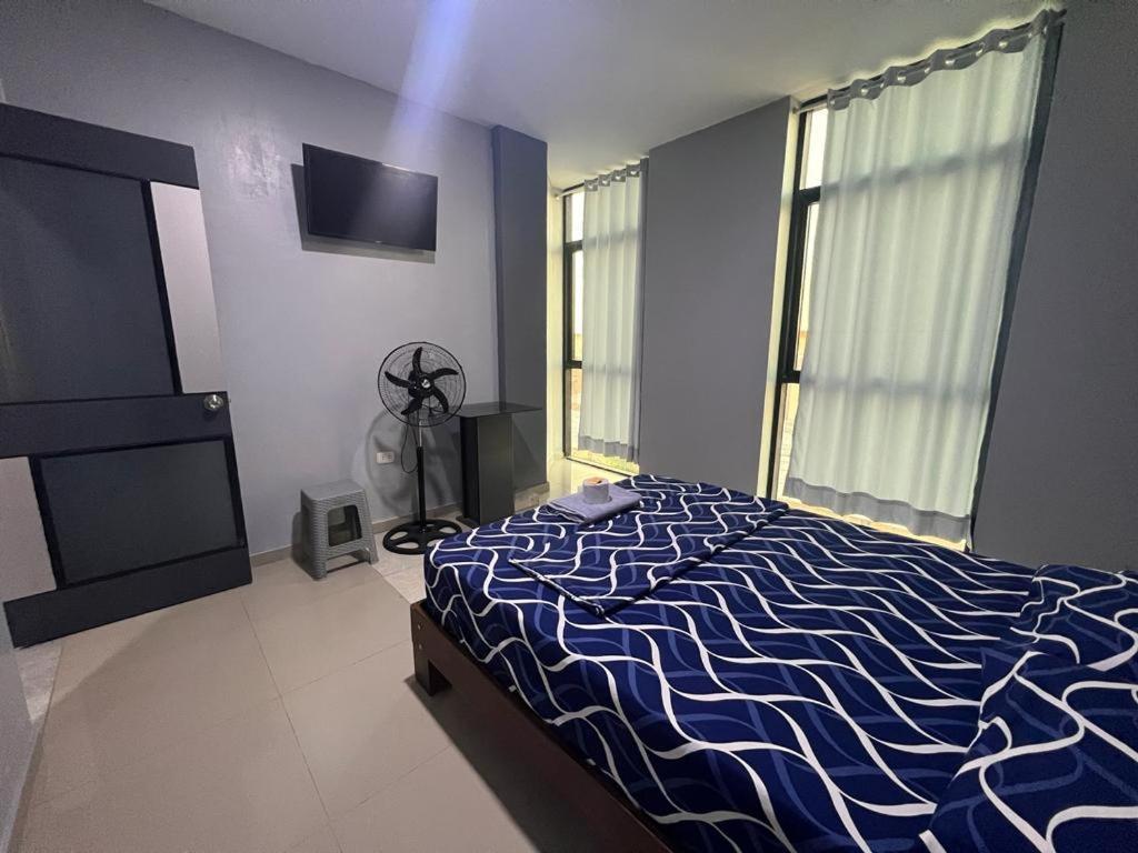 Adrian'S Hotel Пукальпа Экстерьер фото